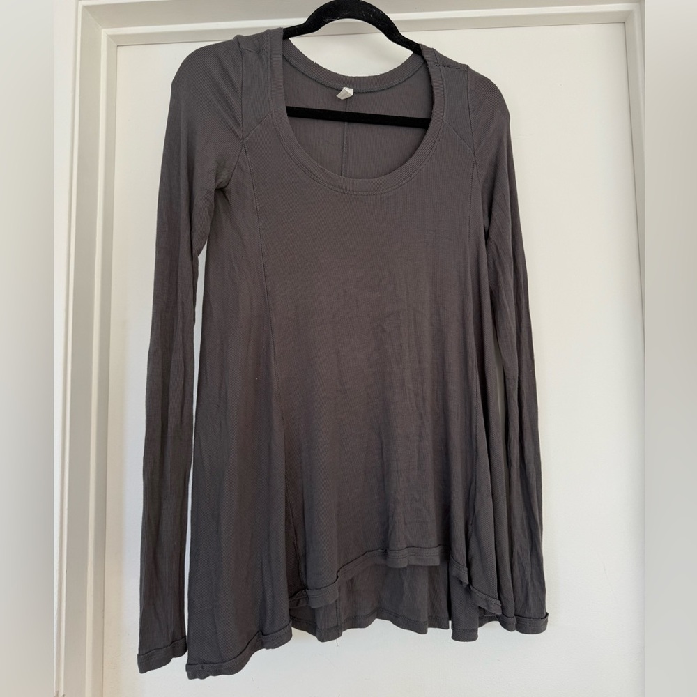 Women’s Free People Charcoal Long Sleeve Flowy Top